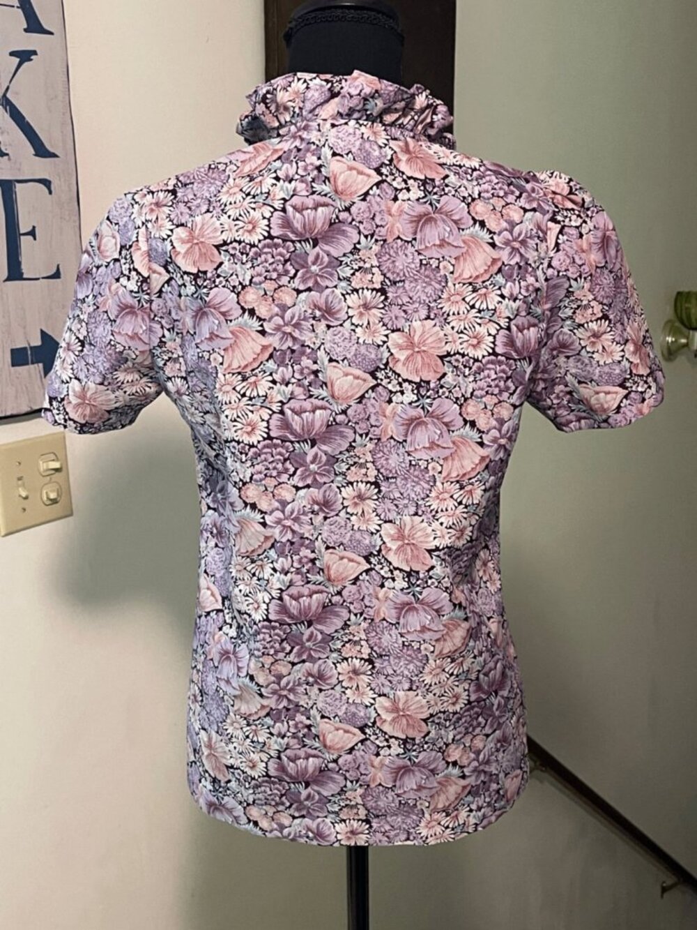 Nikki Vintage Women’s Floral Short Sleeve Button-Up Shirt - Picture 2 of 14